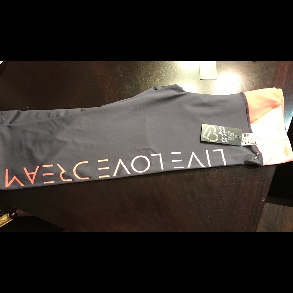 Live love dream Capri pants large